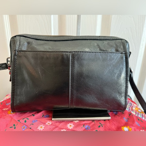 Vince Camuto Handbags - NWOT Black Leather Vince Camuto purse